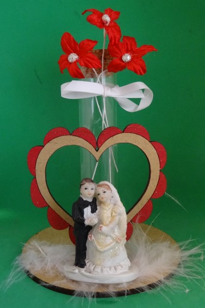../Images/ballotin coeur eprouvette coup^le resine.jpg